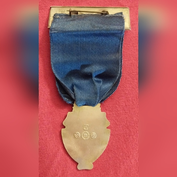 Vintage 1946 Pattern Makers League of N.A. Badge Ribbon Medal Pin North America - Picture 3 of 6